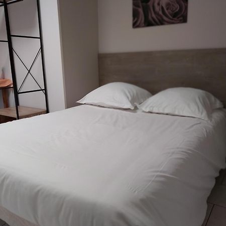 Le Petit Logis Hotel Beaumont-en-Véron Екстериор снимка