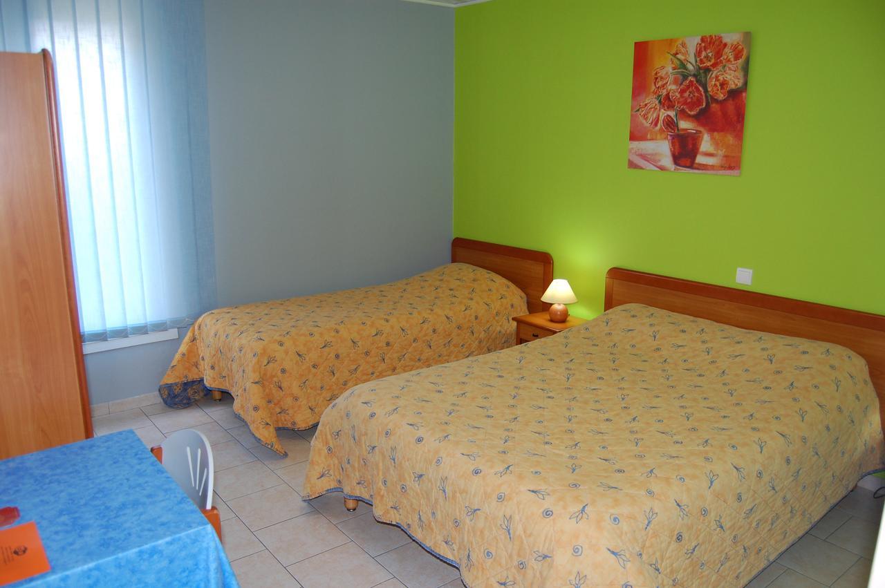 Le Petit Logis Hotel Beaumont-en-Véron Екстериор снимка